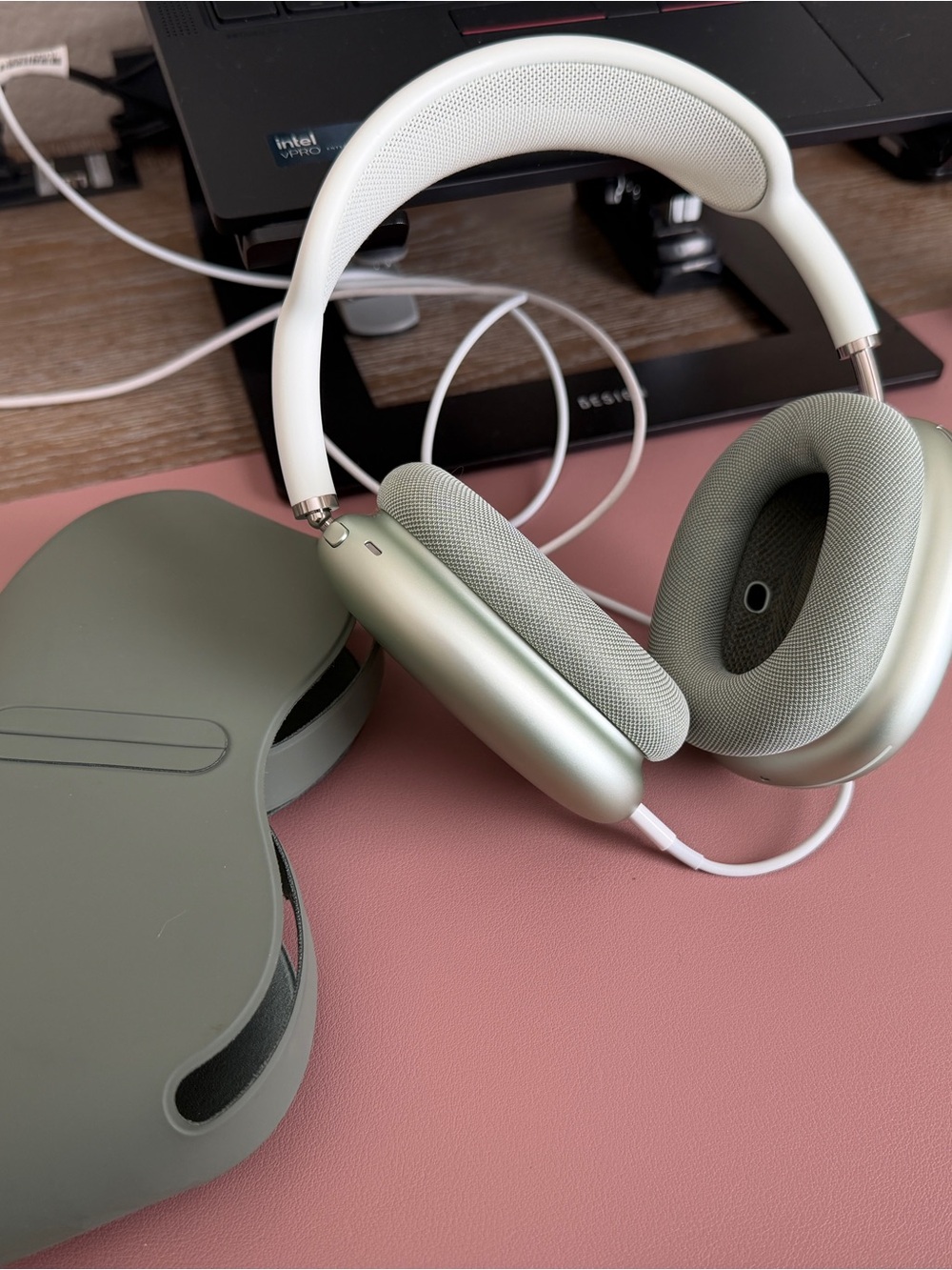 Apple AirPods Max - Picture 2 of 11
